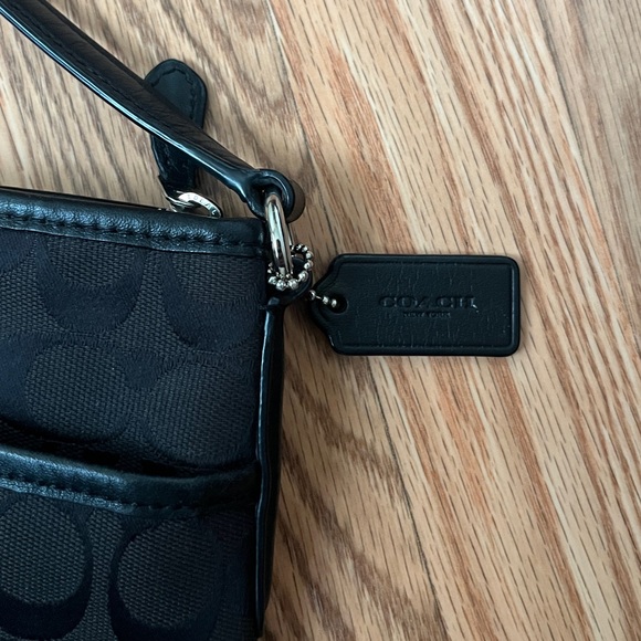 AUTHENTIC COACH BLACK
SIGNATURE FILE BAG
#36378 - Picture 3 of 6